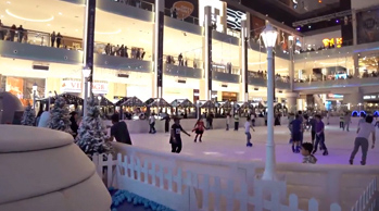 Snow doughball Dubai mall icerink