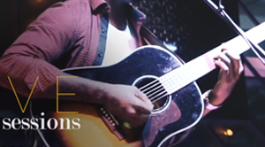 Dubai singer: Live music session