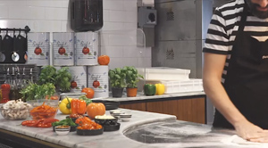 Cooking video: Pizza making